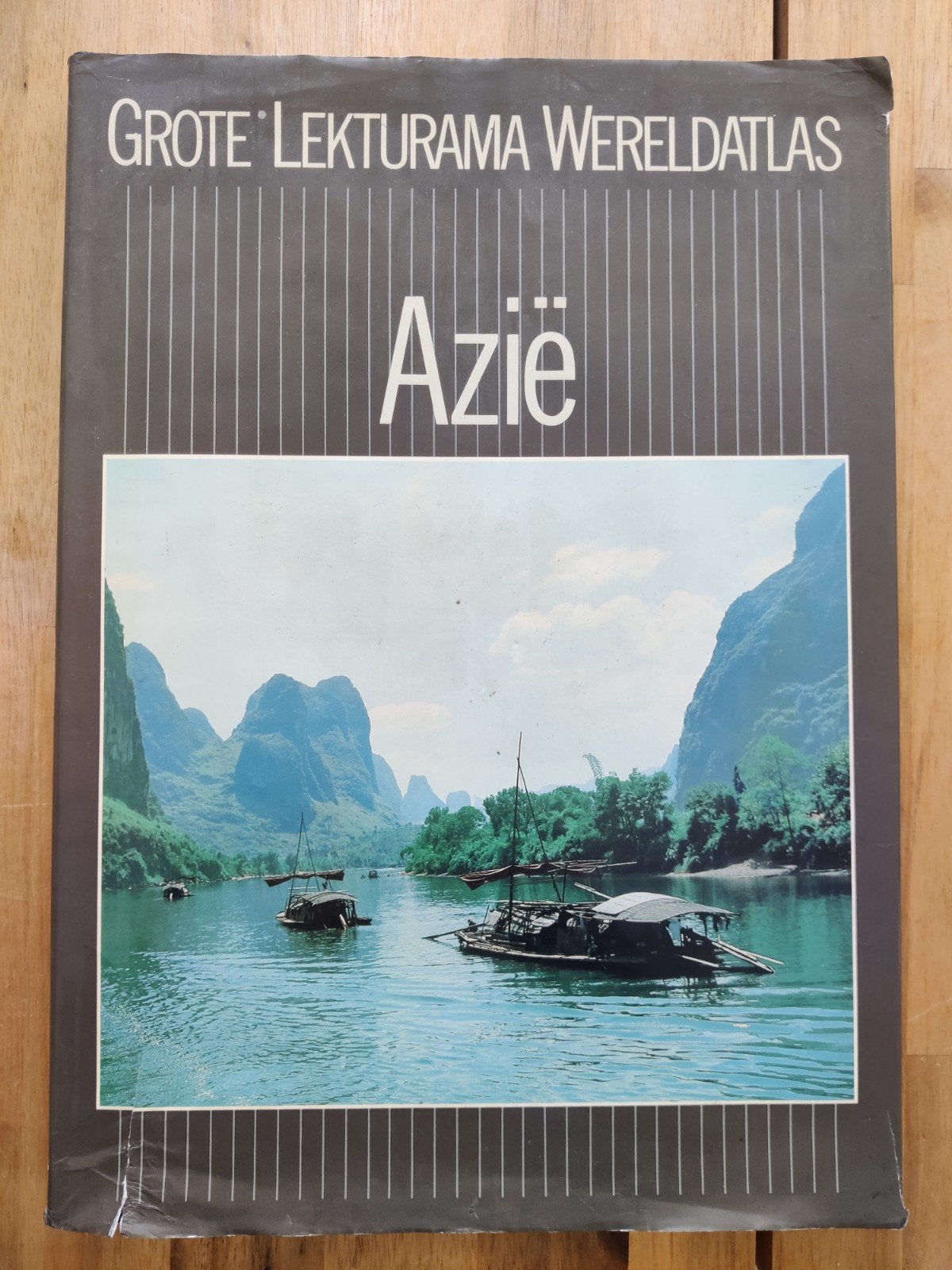 Grote Lekturama Wereldatlas - Azië, Overige atlassen, Ophalen of Verzenden, Zo goed als nieuw, Lekturama