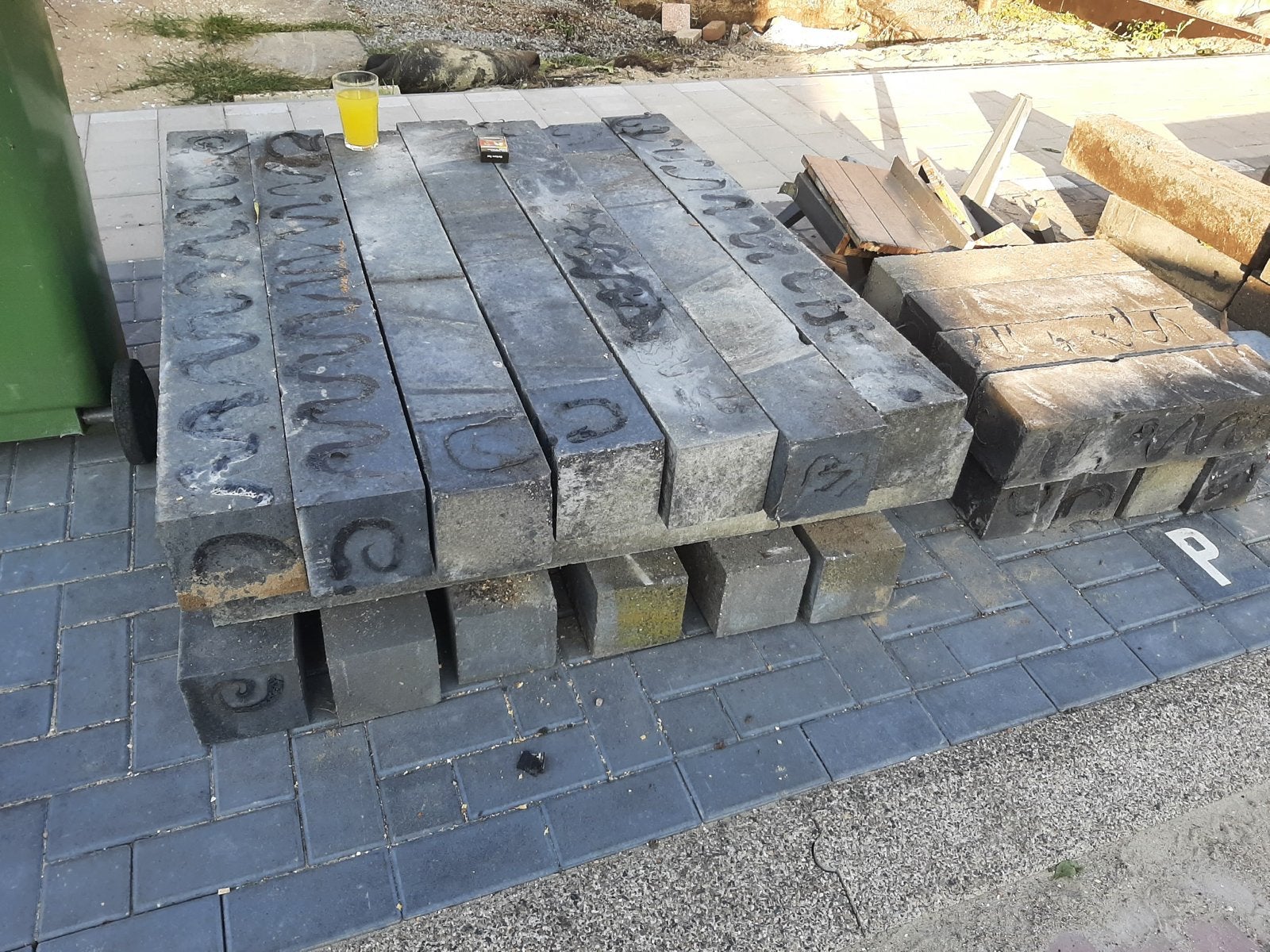 Beton bielzen 15x120 en 15x60 - Ophalen uiterlijk 2 oktober, Tuin en Terras, Ophalen, Gebruikt, 100 tot 200 cm, Biels