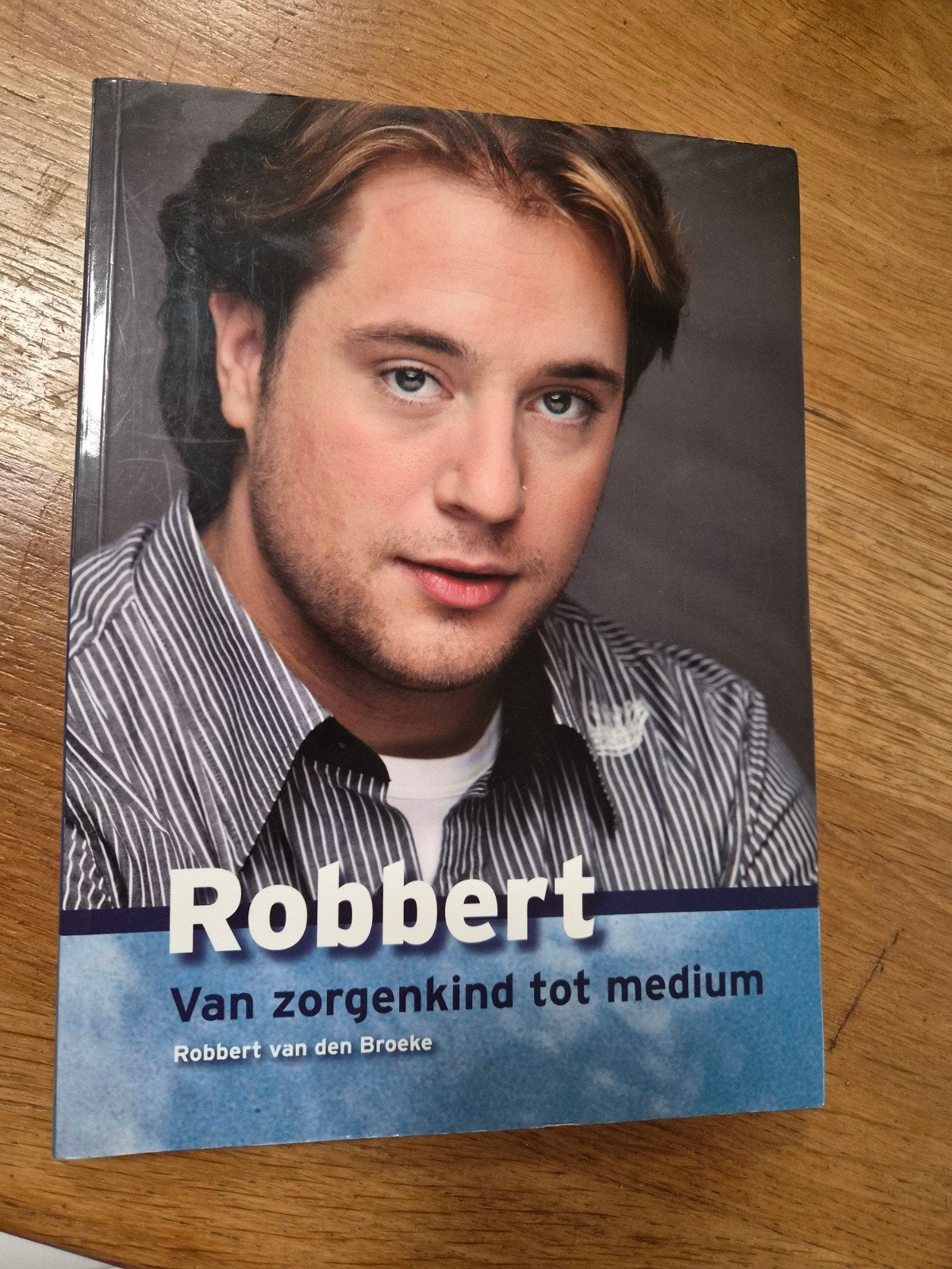 Robbert: Van zorgenkind tot medium - Robbert van den Broeke, Esoterie en Spiritualiteit, Ophalen of Verzenden, Zo goed als nieuw