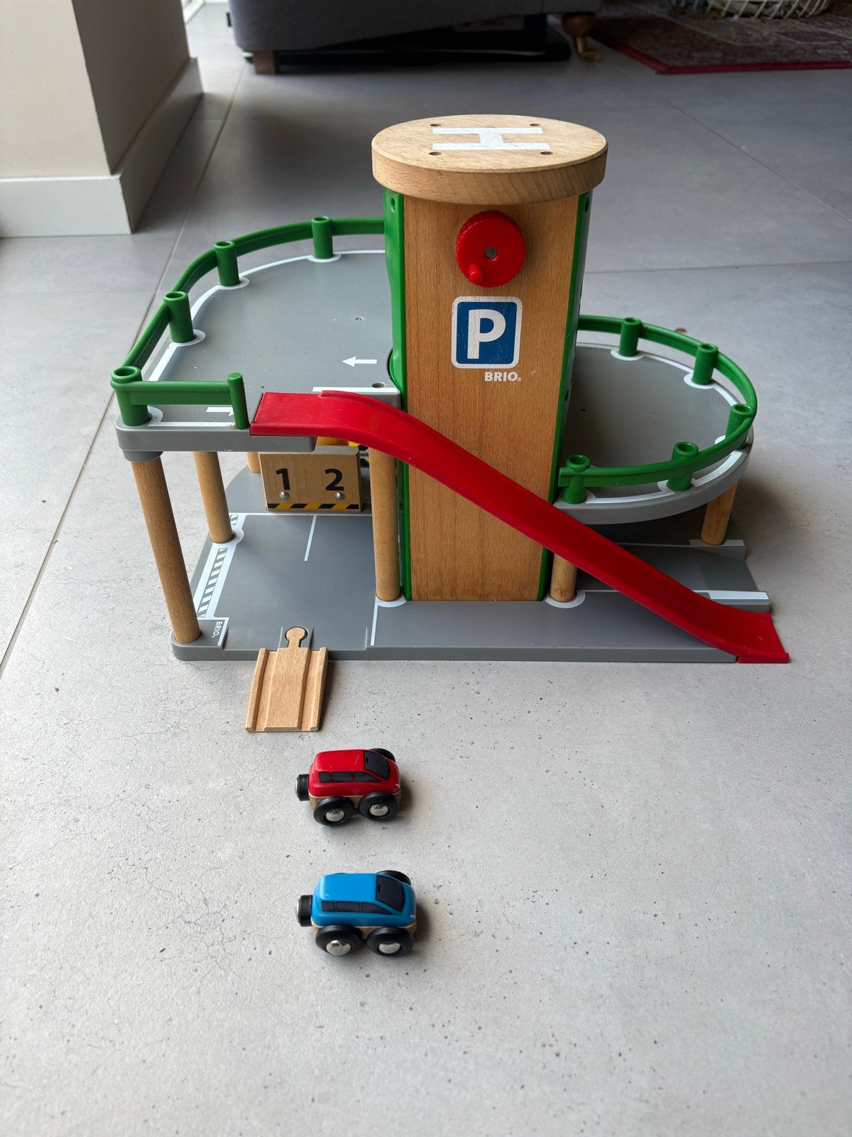 Brio garage compleet met auto's, Ophalen of Verzenden, Gebruikt