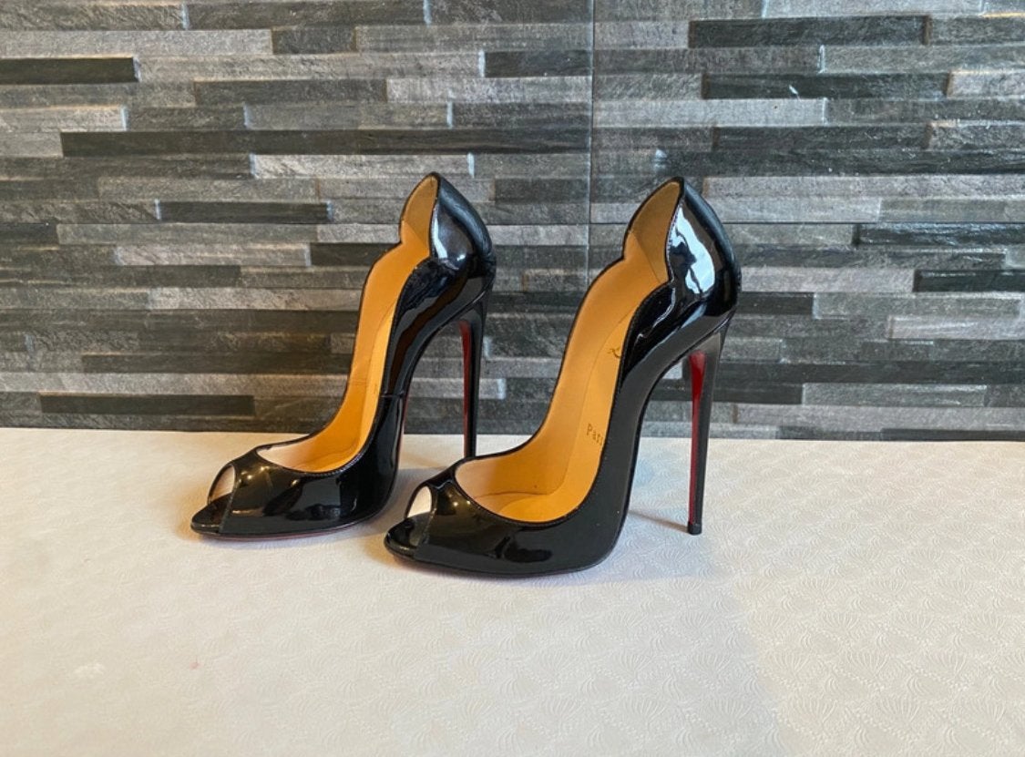 Christian Louboutin Patent Hot Wave 130 mm, Zwart, Ophalen of Verzenden, Zo goed als nieuw, Schoenen met hoge hakken