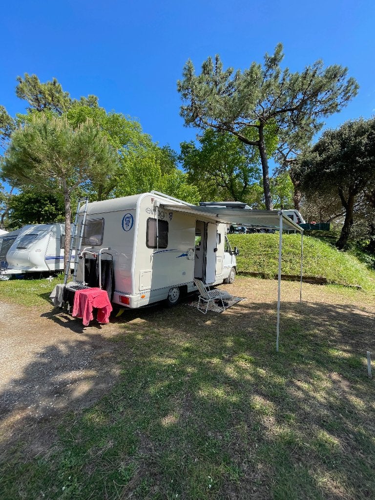 Off-grid Camper | Fiat Ducato | Zonnepanelen | 180x200 bed, Caravans en Kamperen, Overige merken, Luifel, Reservewiel, Afzuigkap
