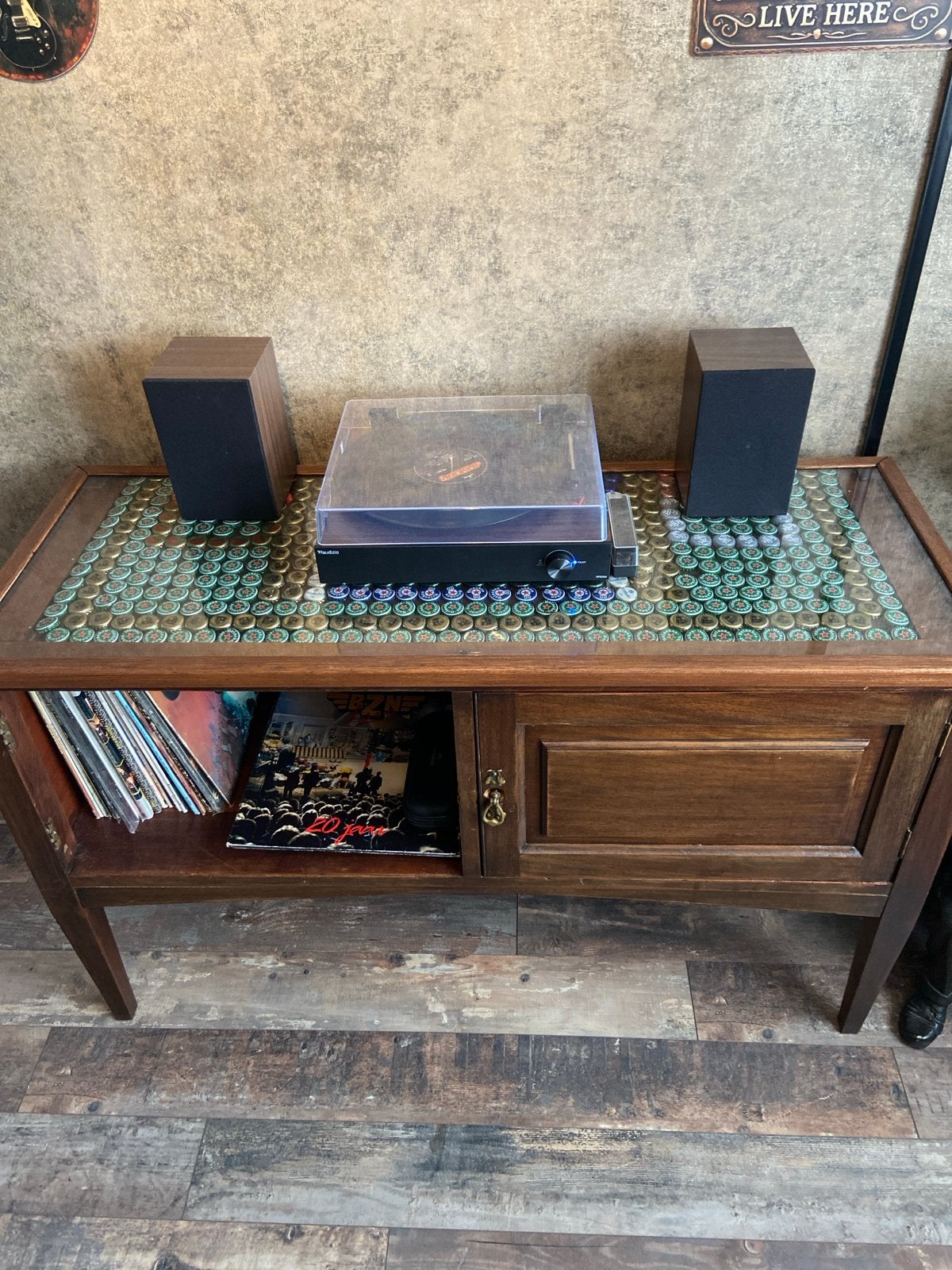 Pick-up met unieke bierdopjes kast, Ophalen, Gebruikt, Platenspeler, Overige merken