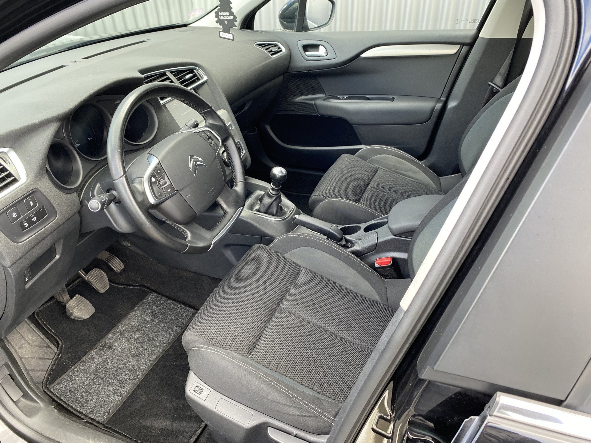 Citroën C4 1.2 PureTech Shine Clima, Stoelvw, CC, Navi, PDC, Auto's, Euro 6, 1199 cc, Zwart, Bedrijf
