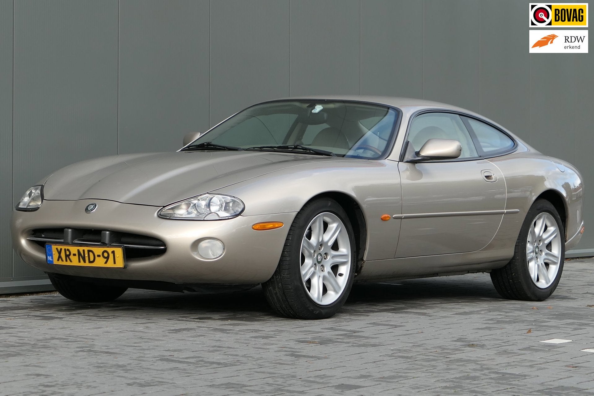 Jaguar XK8 4.0 V8 Coupé Youngtimer Stoelverwarming, Auto's, Achterwielaandrijving, Gebruikt, 4 stoelen, Beige