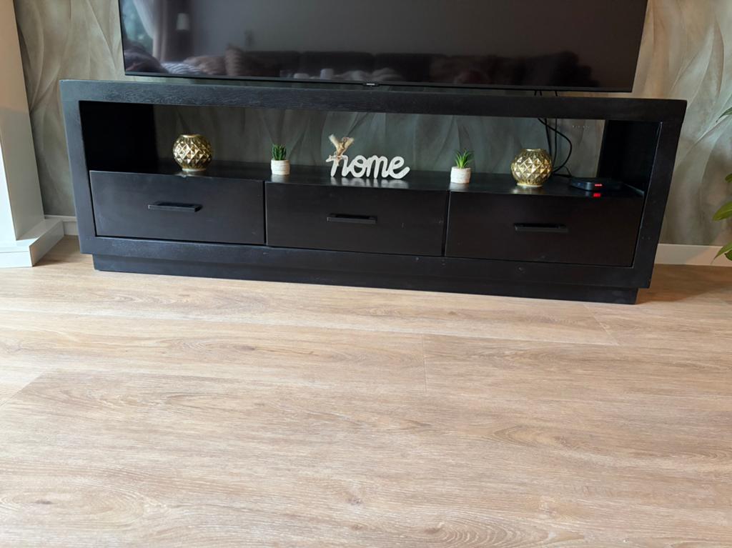 Mango houten tv meubel zwart, Huis en Inrichting, Kasten | Televisiemeubels, Ophalen of Verzenden, Zo goed als nieuw, 25 tot 50 cm