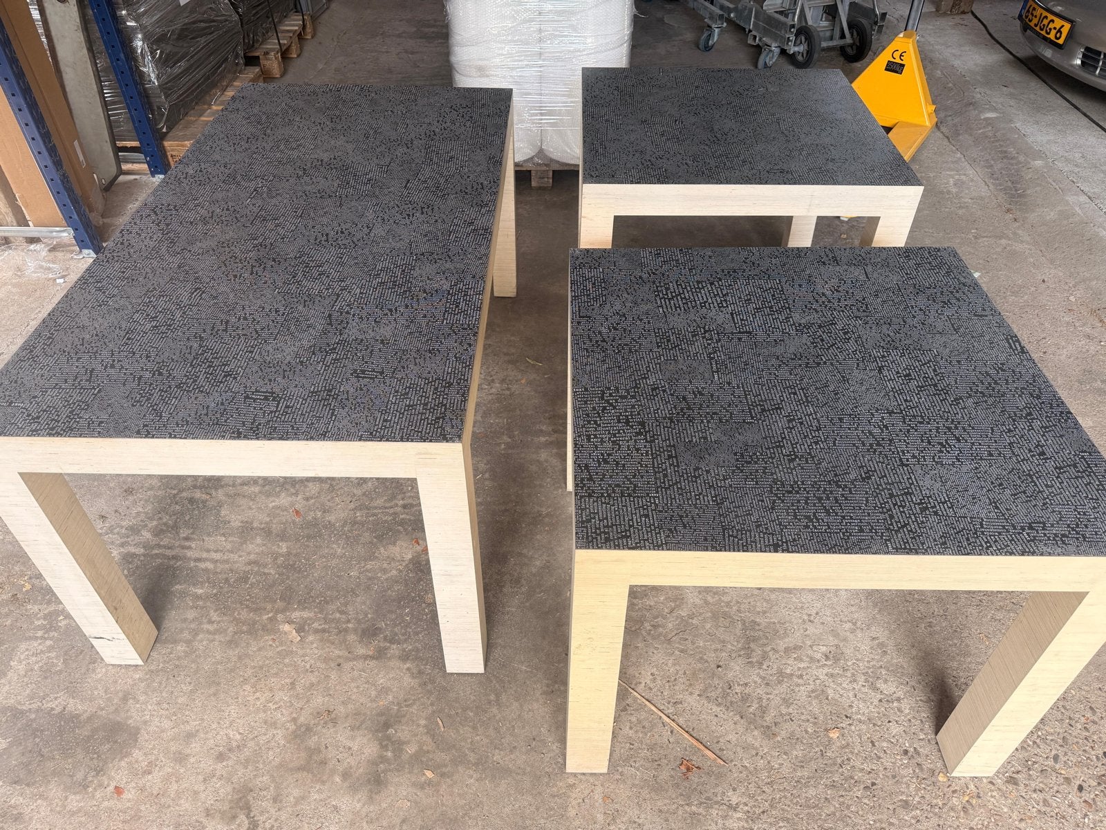Set van 3 tafels met uniek tekstpatroon blad, Huis en Inrichting, Tafels | Eettafels, Ophalen, Gebruikt, 50 tot 100 cm, 150 tot 200 cm