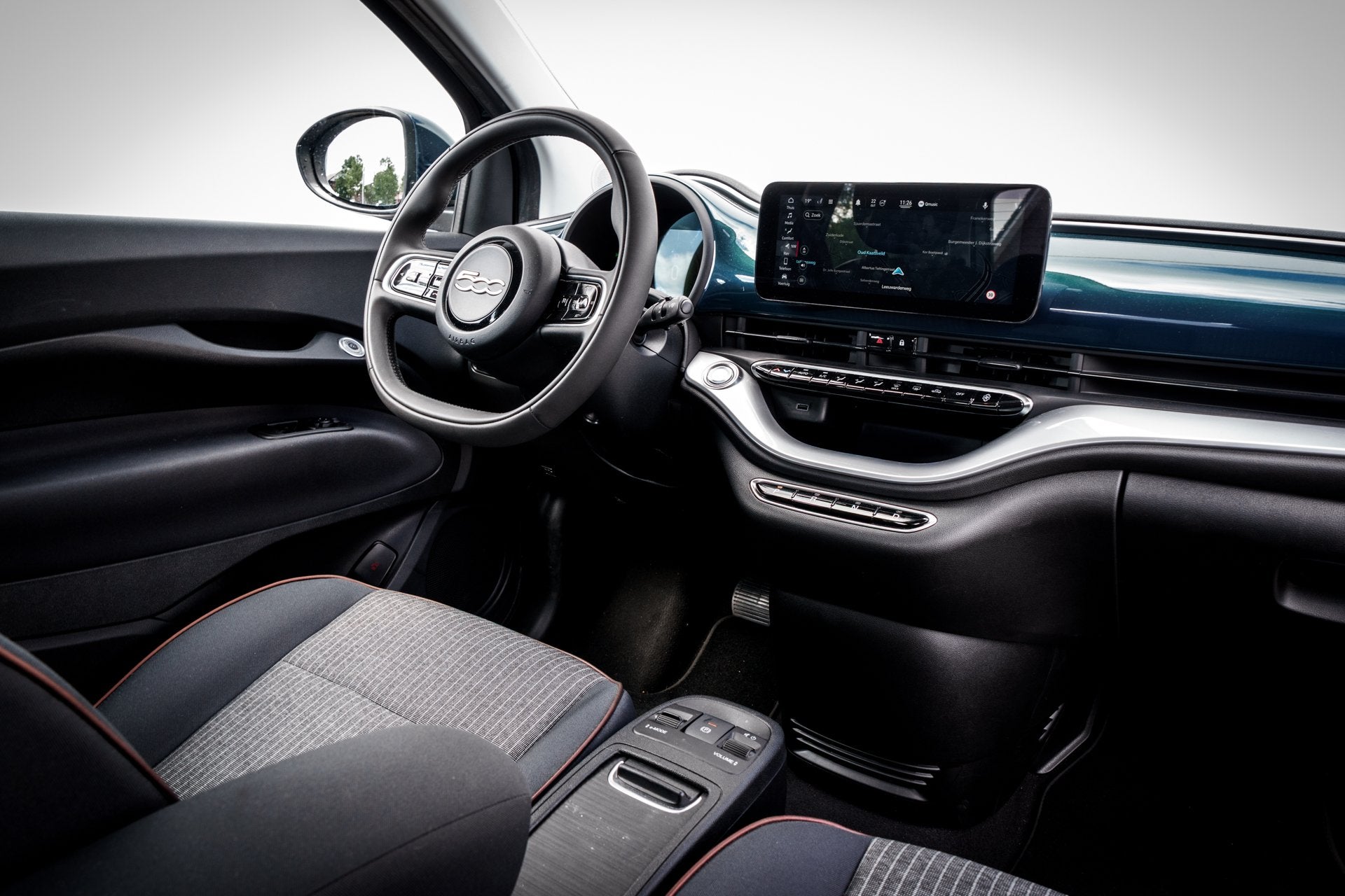 Fiat 500E 3+1 La Prima 42 kWh | LED | Carplay | 7.728 Km! |, Auto's, Fiat, Zwart, 4 stoelen, 229 min, Autotrust