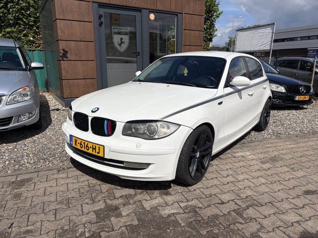 BMW 1-serie gereserveerd (bj 2007), Auto's, 1-Serie, Elektrische ramen, Wit, Handgeschakeld