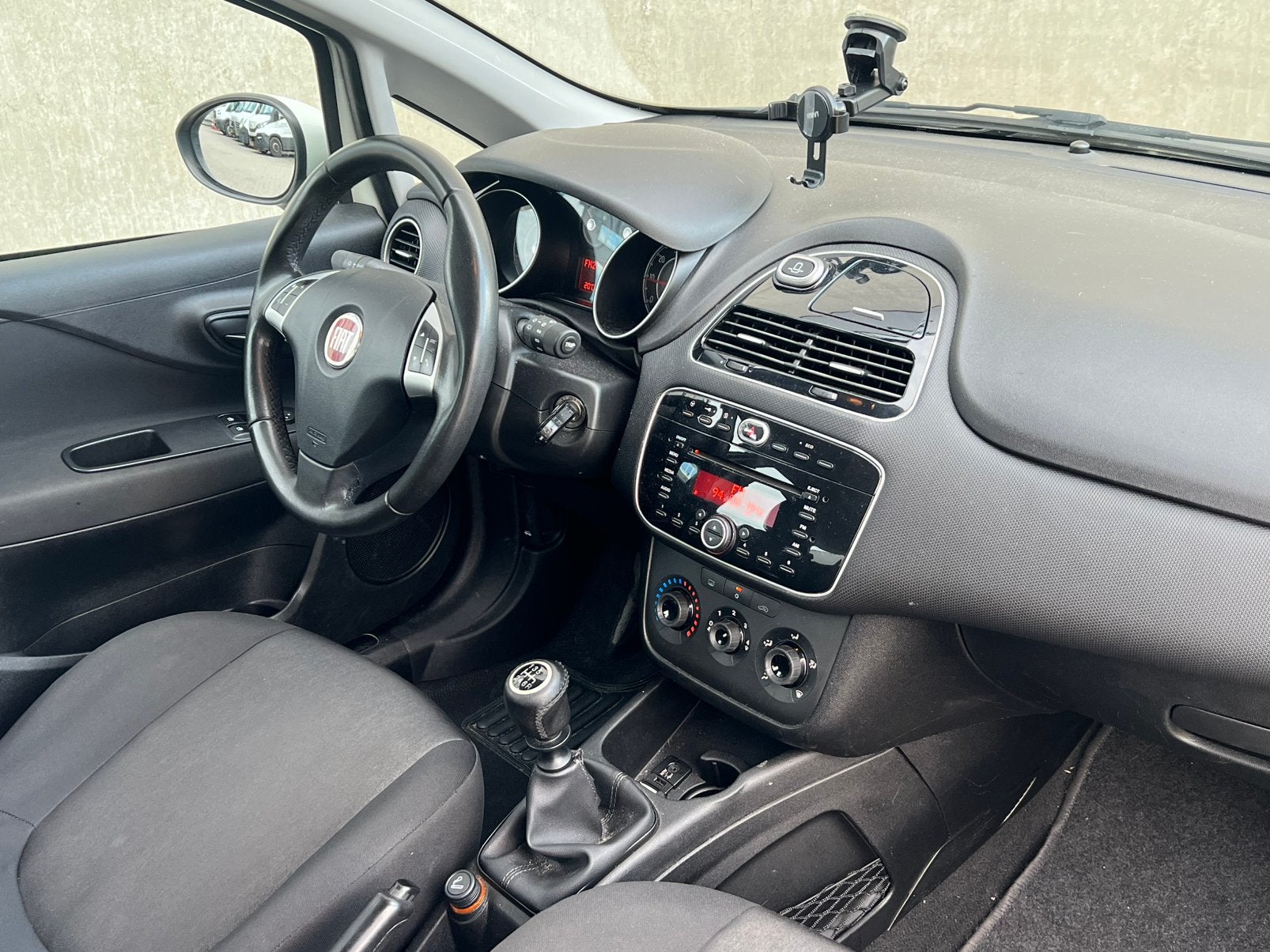 Witte Fiat Punto EVO 0.9 TwinAir 101PK 5-Deurs/APK/Airco!, Auto's, Voorwielaandrijving, Stof, 100 pk, Origineel Nederlands