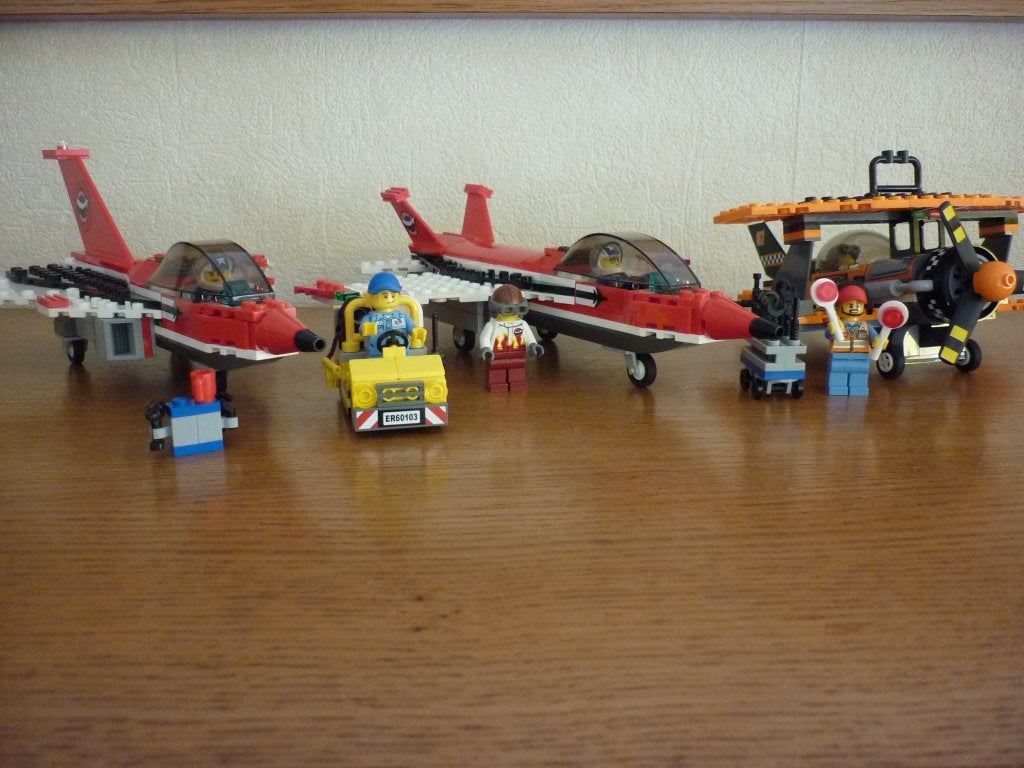 Foto 7 van Lego City 60103 - Vliegveld Luchtvaartshow
