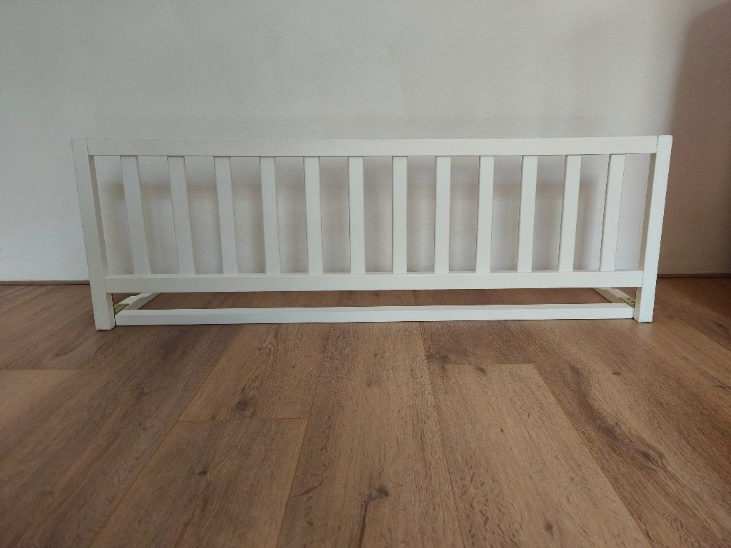 Bedhek wit grenen 120 breed, Ophalen, Zo goed als nieuw, Minder dan 140 cm, Matras