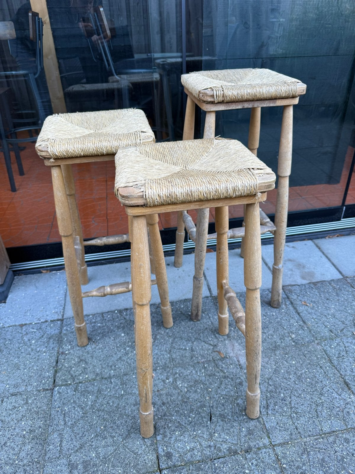 Set van 3 houten barkrukken met rieten zitting, Ophalen, Gebruikt, Hout