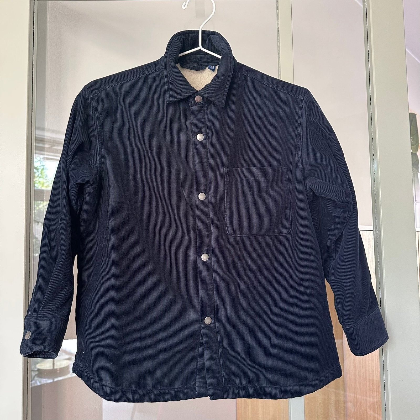 Uniqlo gevoerd vest 134 zwart, Ophalen of Verzenden, Zo goed als nieuw, Jongen, Trui of Vest