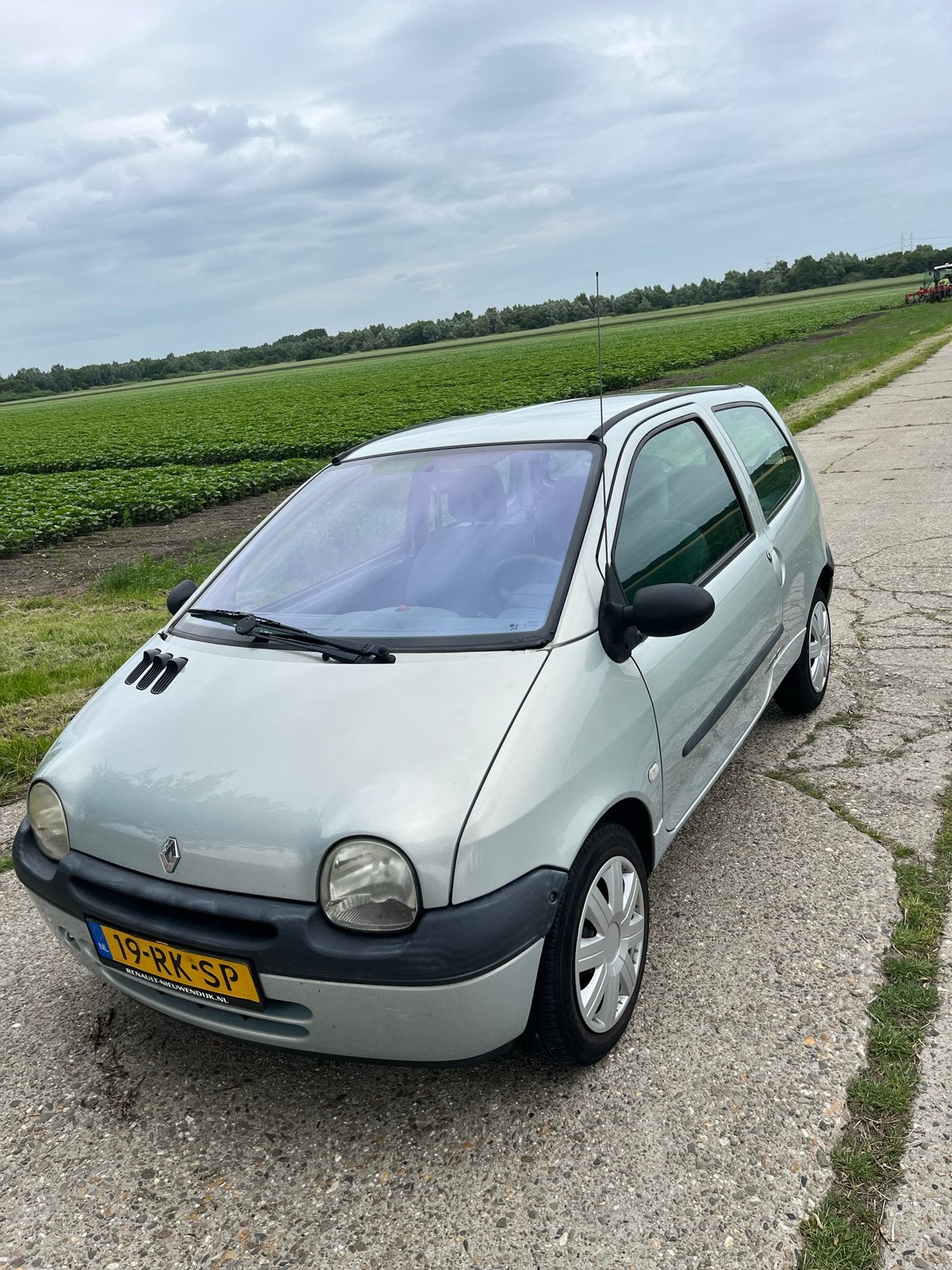 Renault Twingo 1.2 2005 Grijs, Auto's, Voorwielaandrijving, Twingo, 600 kg, 4 cilinders