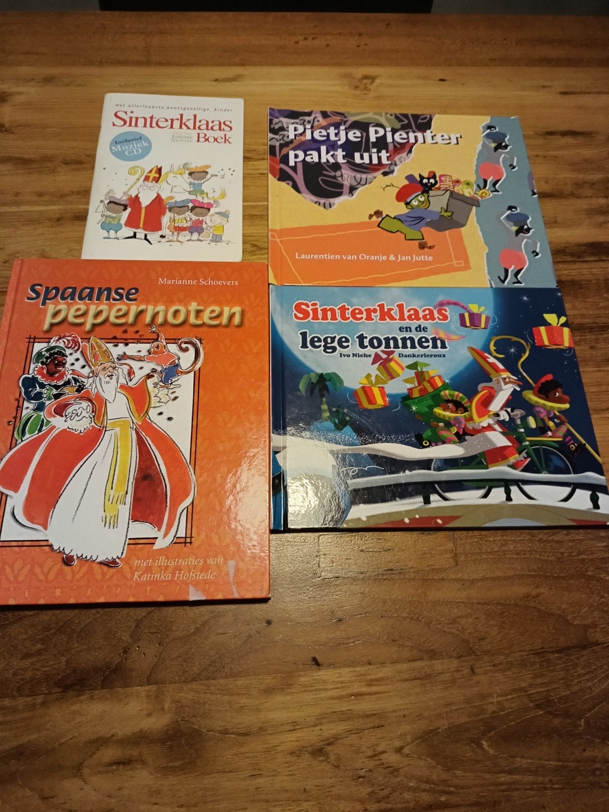 vier sinterklaasboeken Piet 5 december met cd, Ophalen of Verzenden