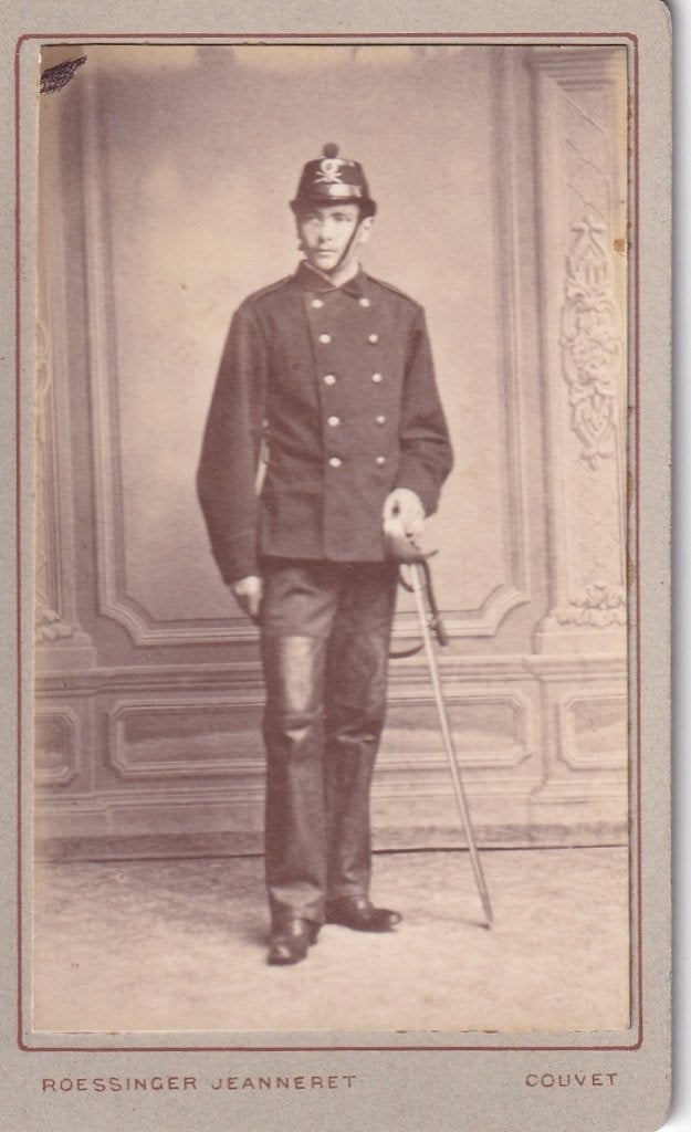 Antieke CDV Foto Zwitserse Dragonder Militair met Sabel, Gebruikt, Verzenden, Foto, Voor 1940