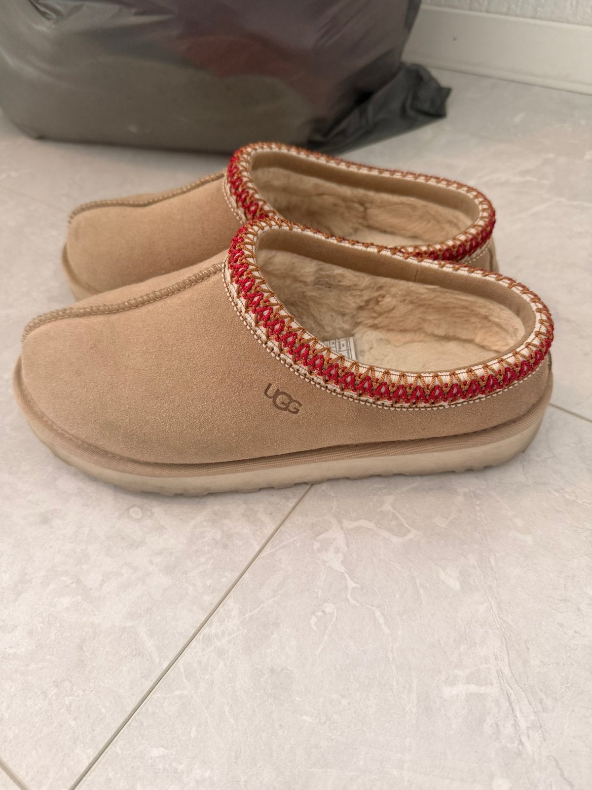 Tasman uggs, Ophalen of Verzenden, Zo goed als nieuw, Zwart