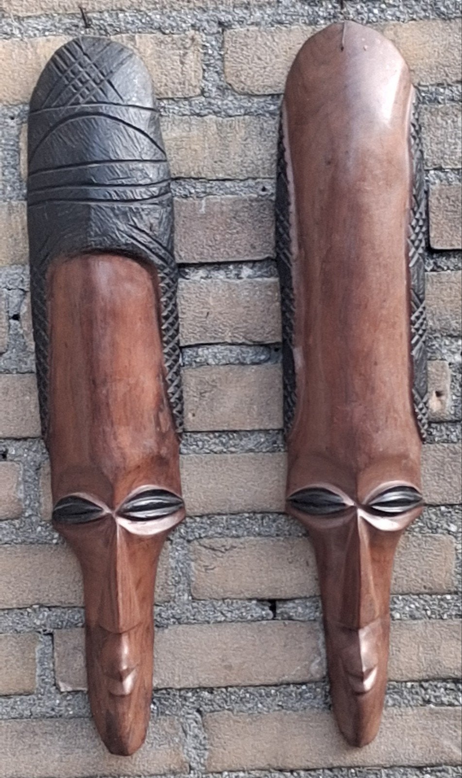 Afrika. Wall Mask. Hardhout.  2 st. 53 cm., Bruin, Afrika, Handgemaakt, Ophalen