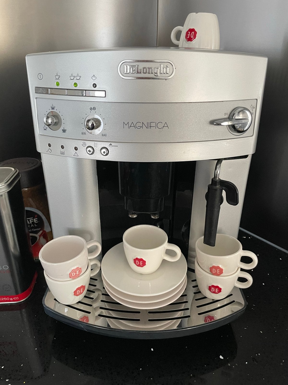 DeLonghi Magnifica Koffiemachine - Goede Staat, Ophalen, Afneembaar waterreservoir, Gebruikt, Koffiemachine