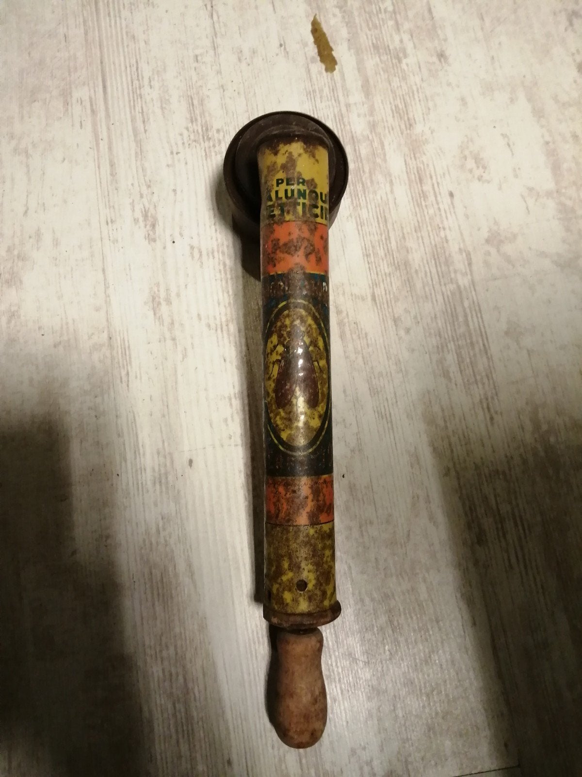 Antieke franse gif spuit prachtige patina en kleuren., Ophalen of Verzenden