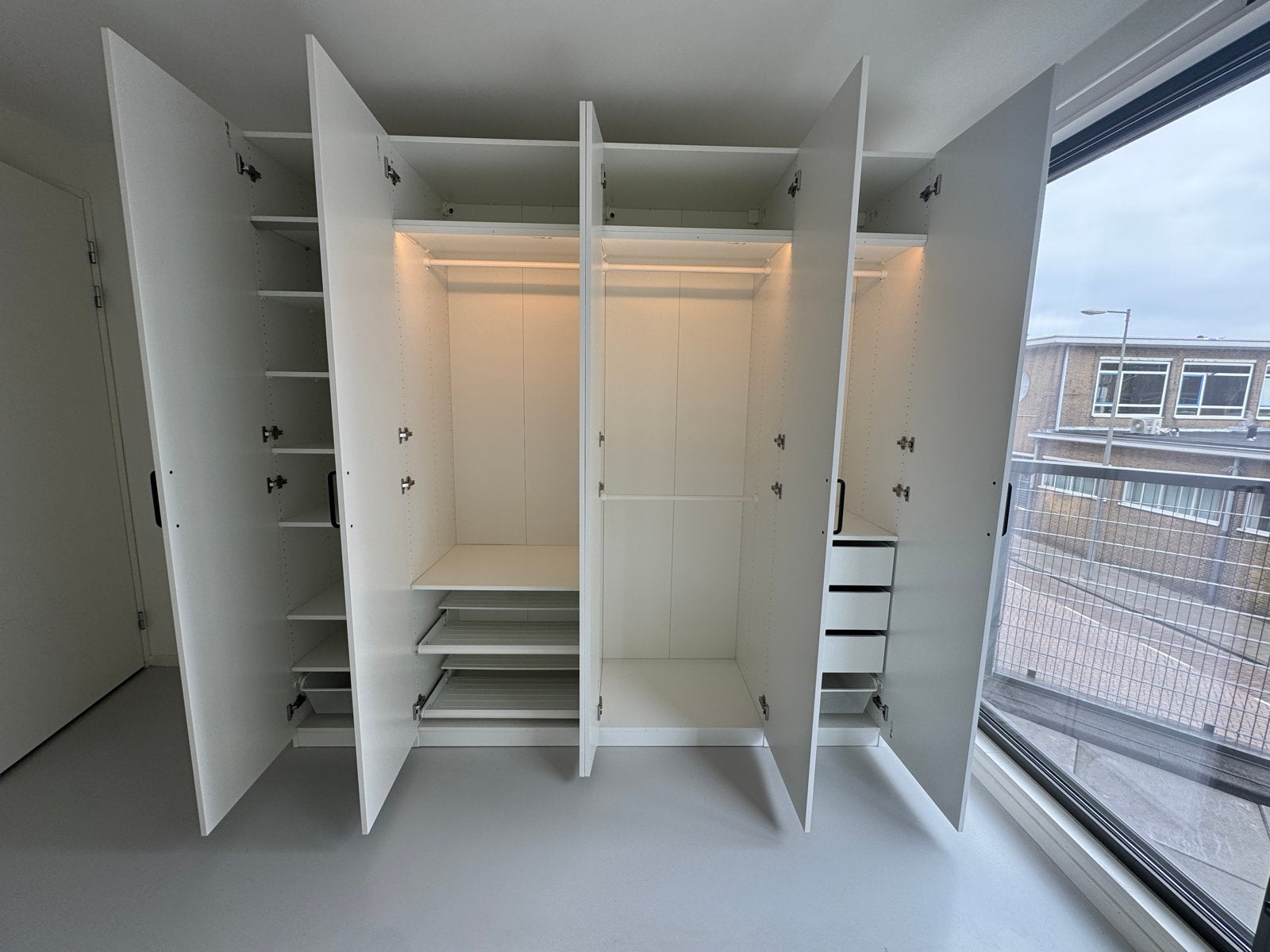 IKEA Pax Kledingkast - 4 secties met verlichting, Ophalen, 200 cm of meer, Zo goed als nieuw, Met lade(s)