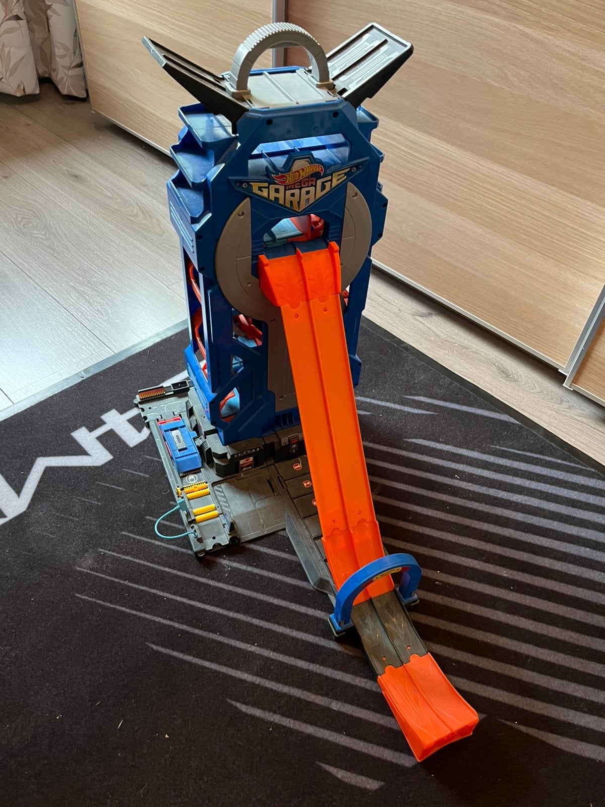 Hot wheels mega parkeertoren, Ophalen, Zo goed als nieuw, Handmatig, Hot Wheels