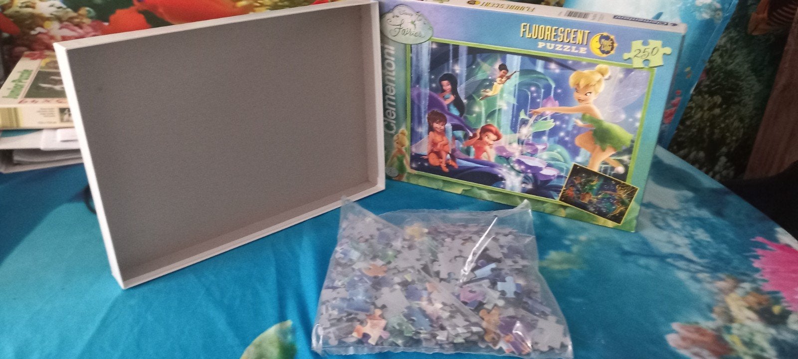 Clementoni Fluorescerende Legpuzzel Tinkerbell 250 stukjes, Ophalen of Verzenden, Minder dan 500 stukjes, Zo goed als nieuw, Legpuzzel