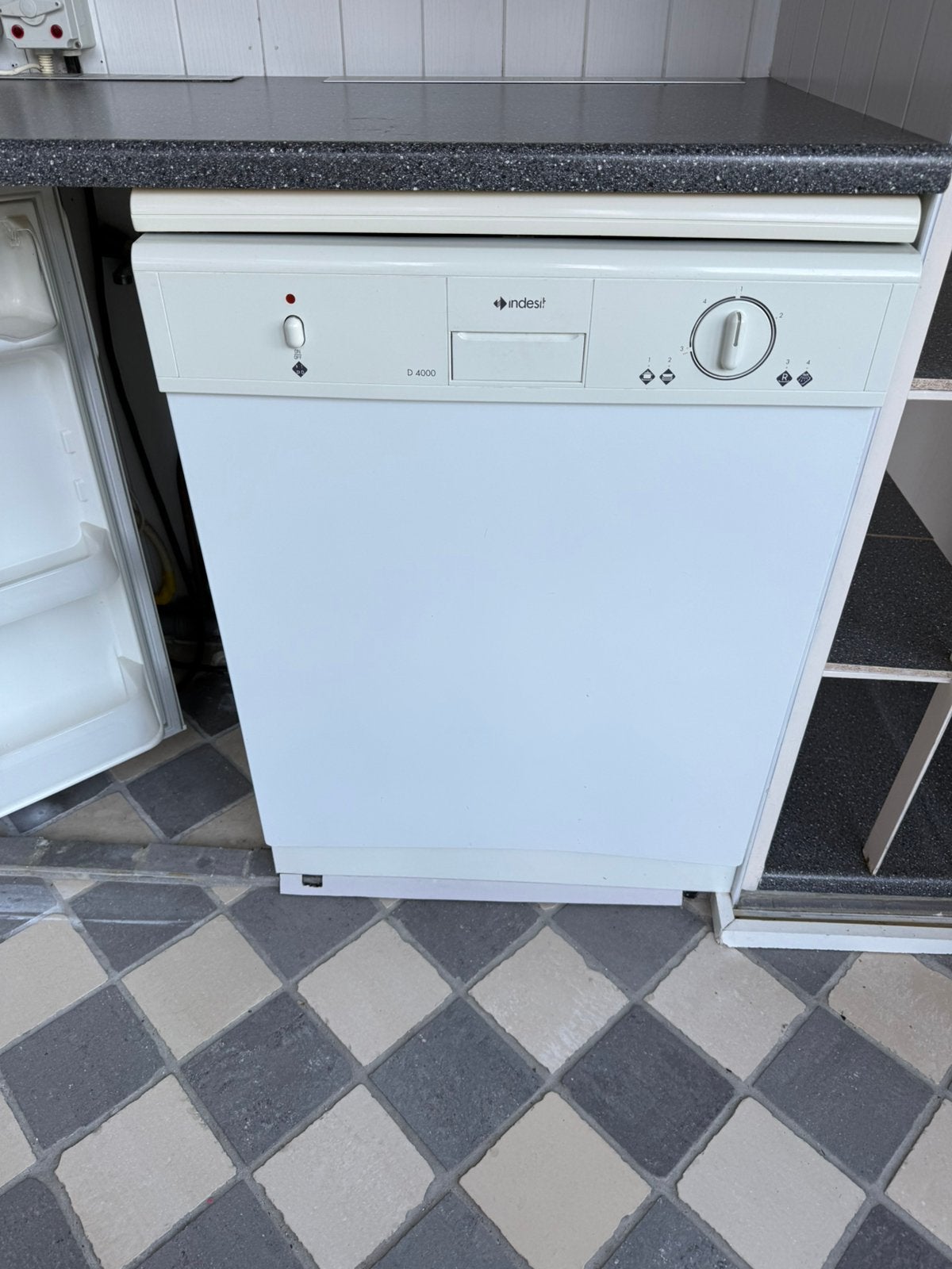 Losstaande vaatwasser Indesit, Ophalen of Verzenden, Zo goed als nieuw, Minder dan 85 cm