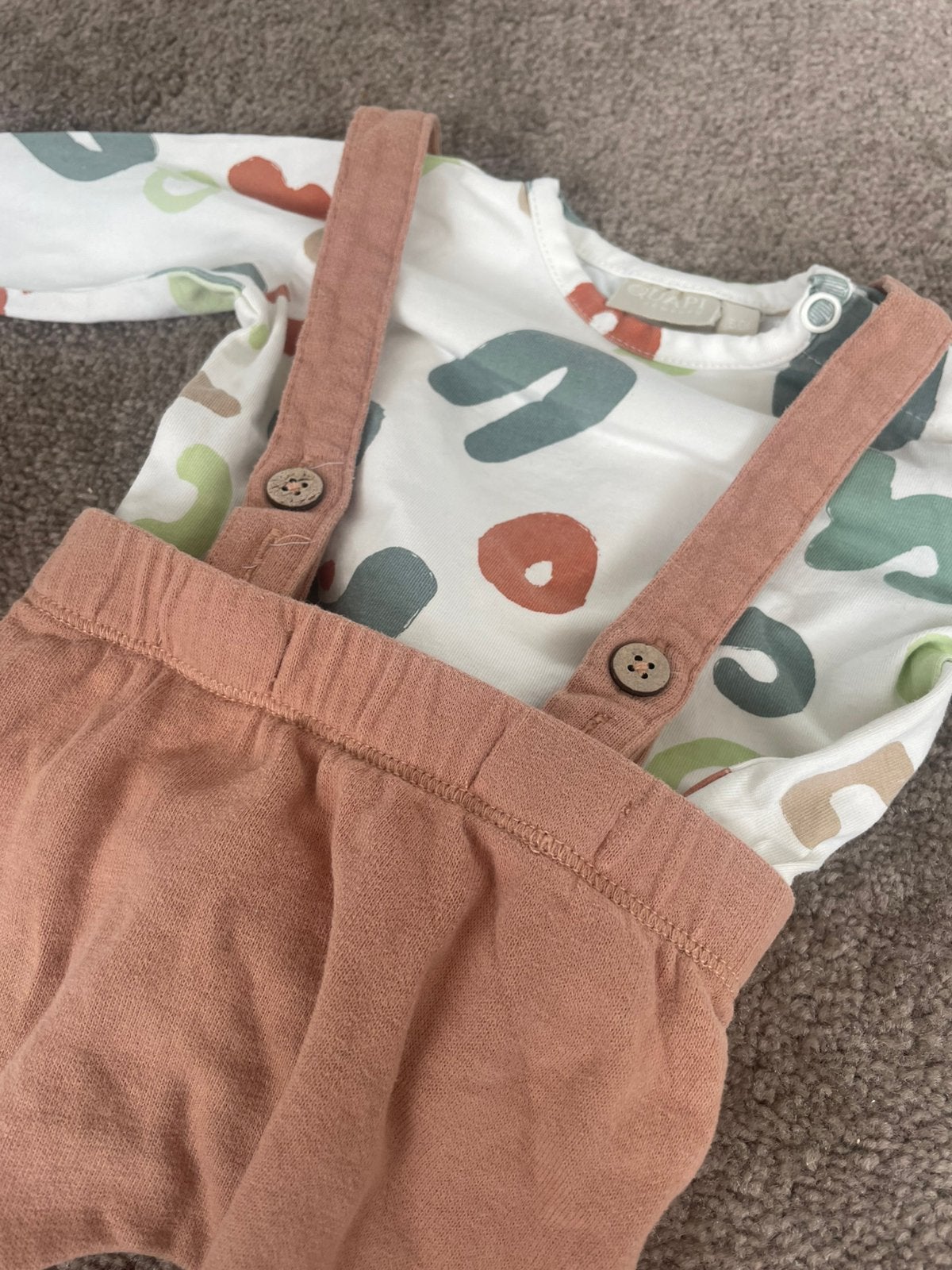 Setje shirt Quapi + salopette bruin Prénatal Maat 50, Ophalen of Verzenden, Zo goed als nieuw, Jongetje of Meisje, Setje
