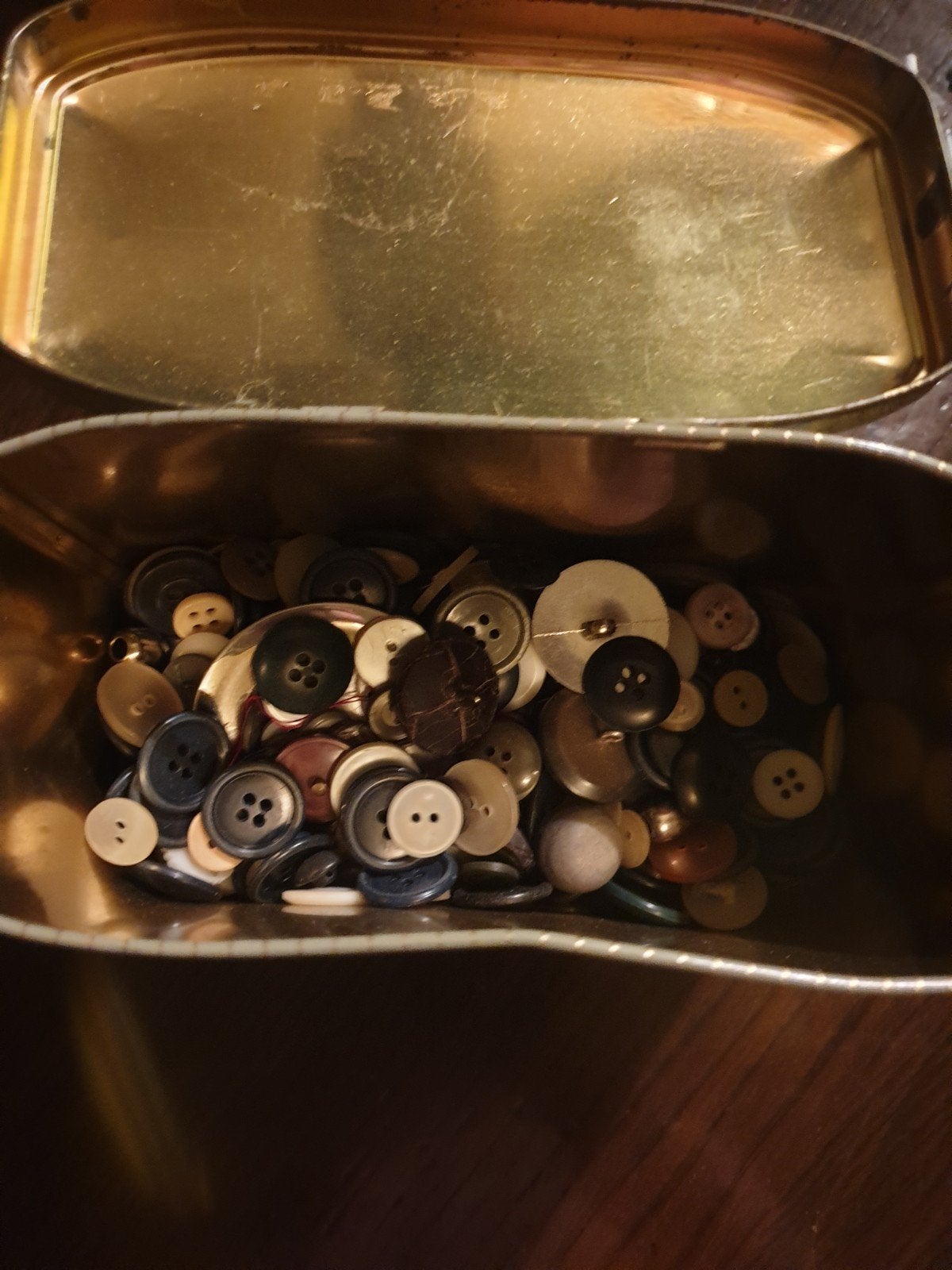 blik met knopen, Ophalen, Knoop of Knopen
