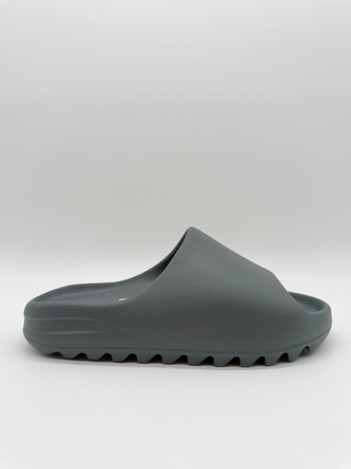 Yeezy Slide Slate Marine EU 43, Flippr.info@gmail.com, -, Nieuw, Ophalen of Verzenden