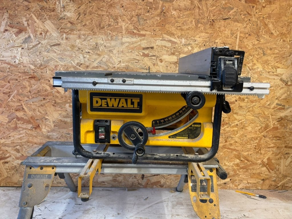 DeWalt tafelzaag op onderstel, Gebruikt, Cirkelzaag, DeWalt, 70 mm of meer