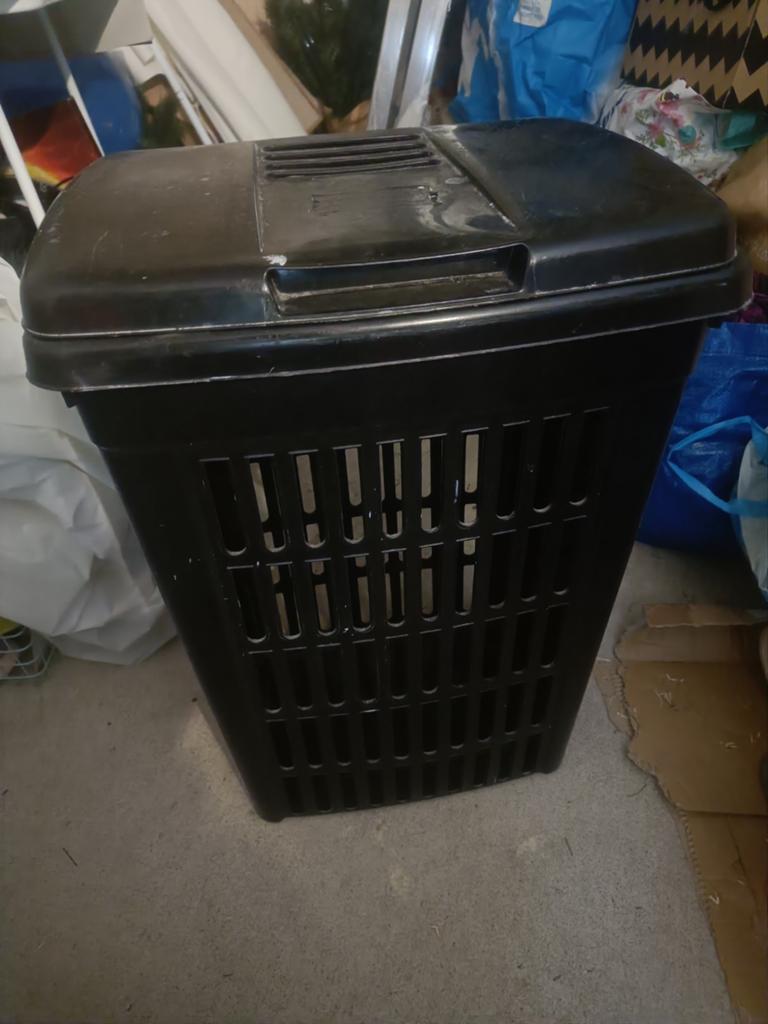 Zwarte wasmand, Ophalen of Verzenden, Zo goed als nieuw, Zwart