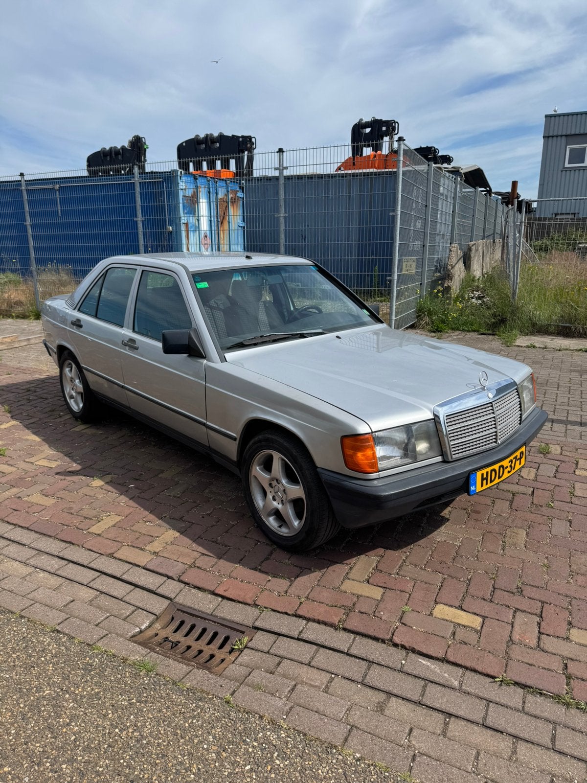 Mercedes 190e 1984 automaat airco. Incl. donorauto, Auto's, Mercedes-Benz, Automaat, Achterwielaandrijving, 4 cilinders, 122 pk