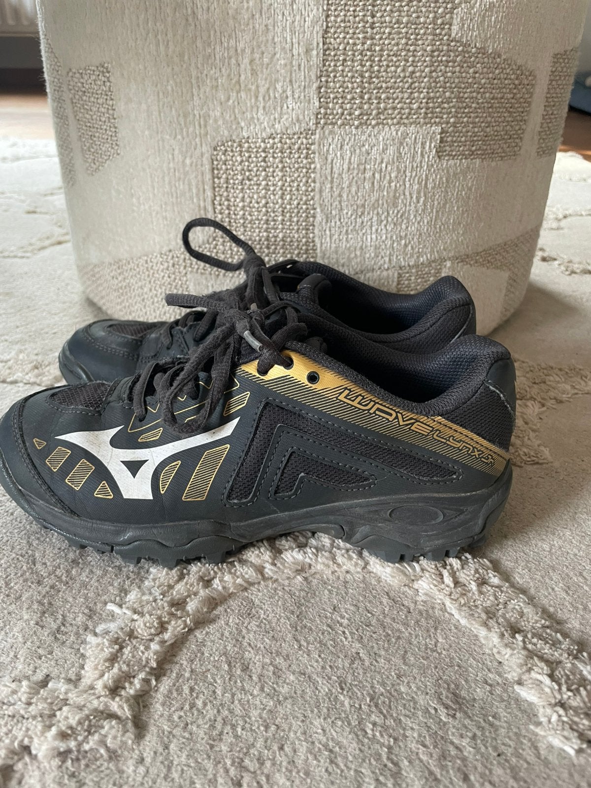 Mizuno wave lynx hockeyschoenen 35, Ophalen of Verzenden, Zo goed als nieuw, Schoenen