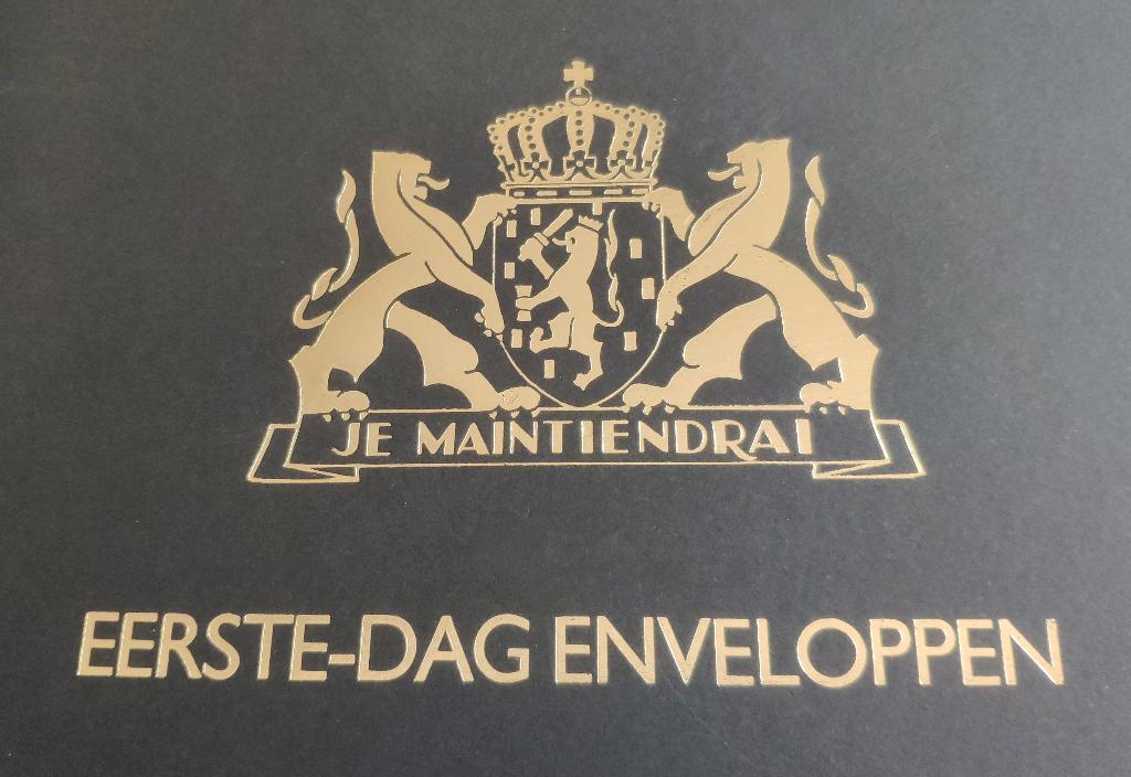 Nederland eerste dag enveloppen 382-599 in 3 mooie albums, Postzegels en Munten, Brieven en Enveloppen | Nederland, Ophalen, Envelop