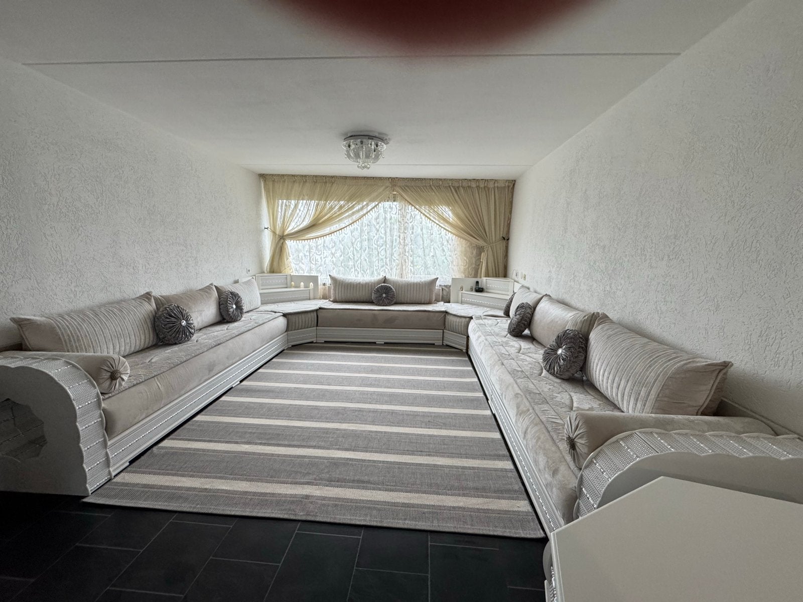 Luxe Marokkaanse hoekbank met salontafel, Hoekbank, 300 cm of meer, 75 tot 100 cm, Ophalen of Verzenden