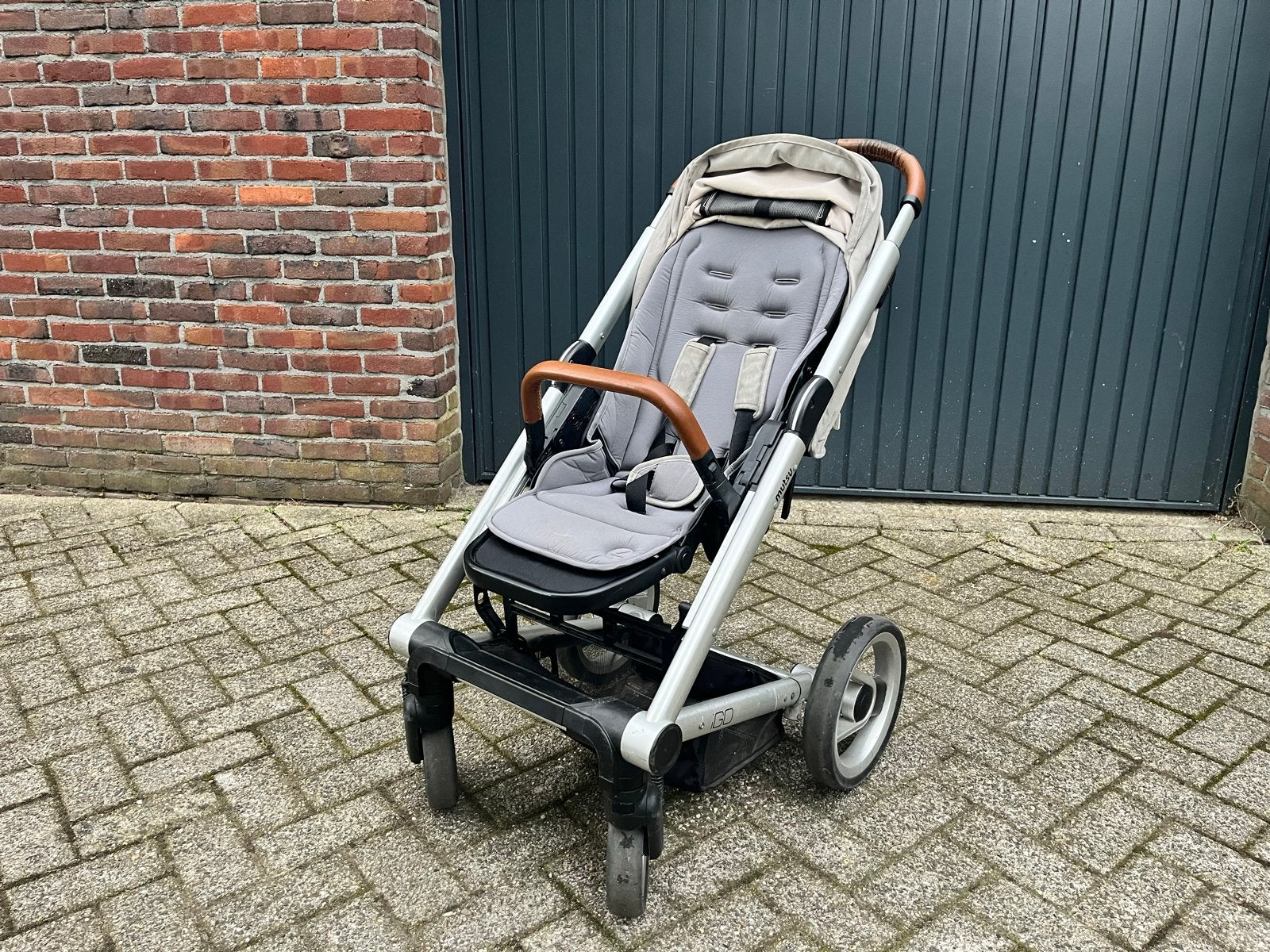 Mutsy Igo kinderwagen - Grijs met bruine accenten, Ophalen, Gebruikt, Kinderwagen, Mutsy
