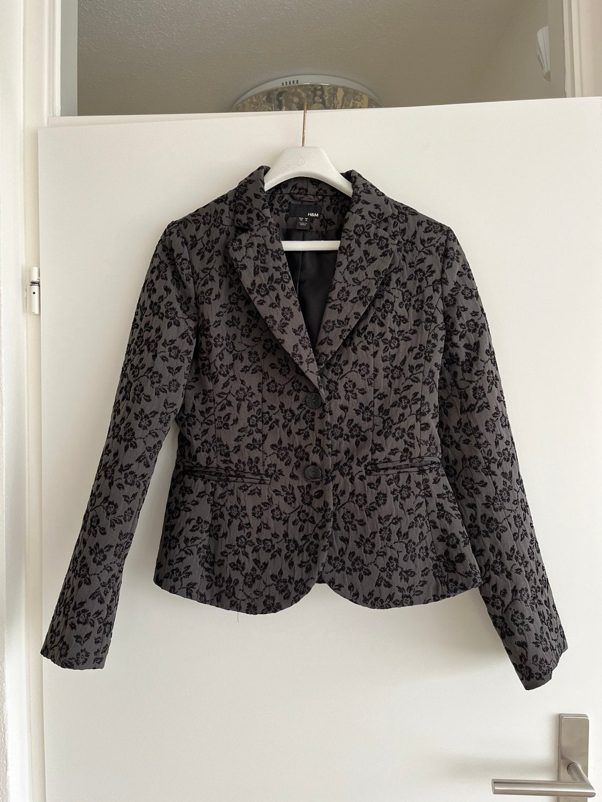 H&M blazer maat 38 – grijs/zwart bloemenprint, Maat 38/40 (M), Zwart, Ophalen of Verzenden, Zo goed als nieuw