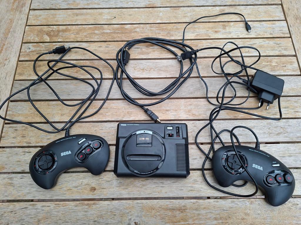 Classic mini SEGA, Spelcomputers en Games, Spelcomputers | Sega, Ophalen of Verzenden, Zo goed als nieuw, Met 2 controllers, Mega Drive