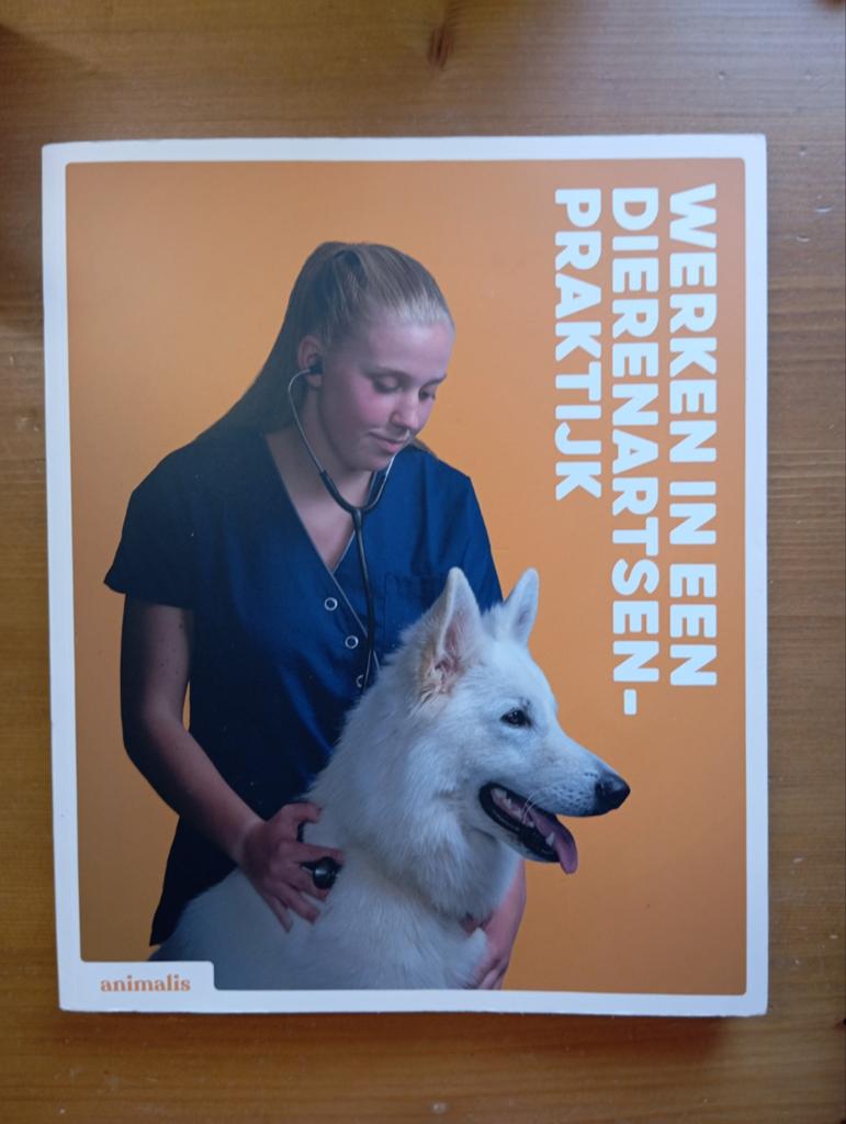 Werken in een dierenartsenpraktijk School/infoboek Animalis, Ophalen, Zo goed als nieuw, Honden