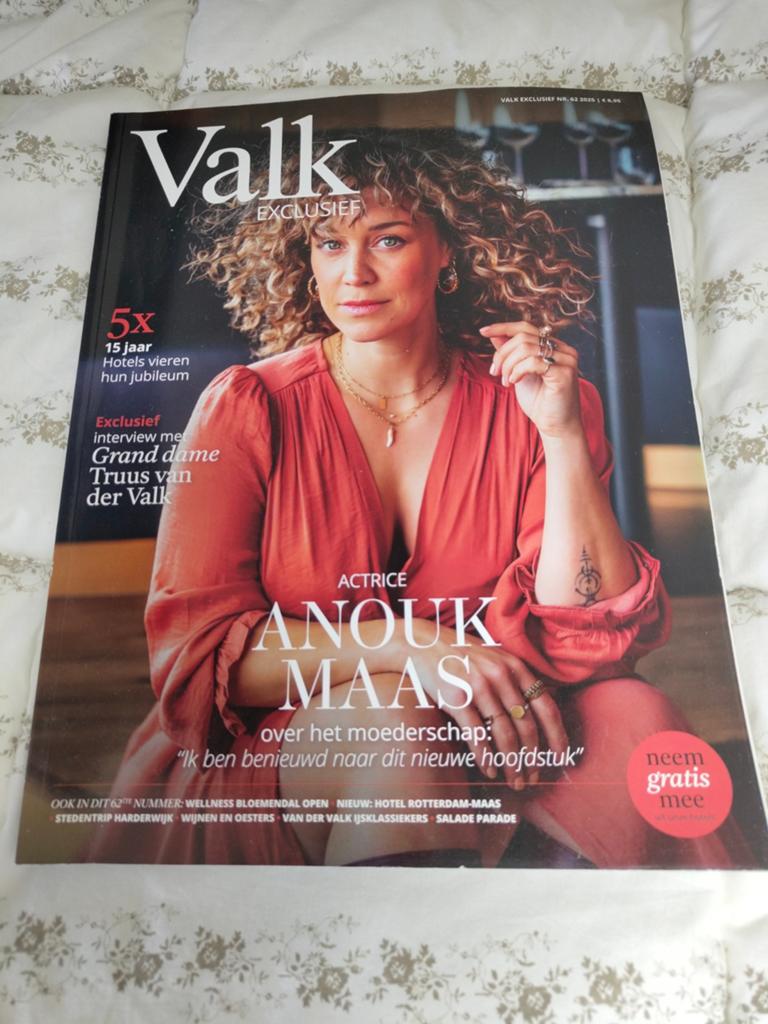Valk Exclusief Magazine - Anouk Maas & Truus van der Valk, Ophalen of Verzenden, Zo goed als nieuw, Glossy
