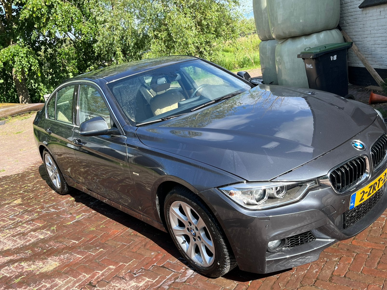 Prachtige BMW 320i luxury Auto. 2015 veel optie & weinig km, Achterwielaandrijving, Beige, 4 cilinders, 75 €/maand