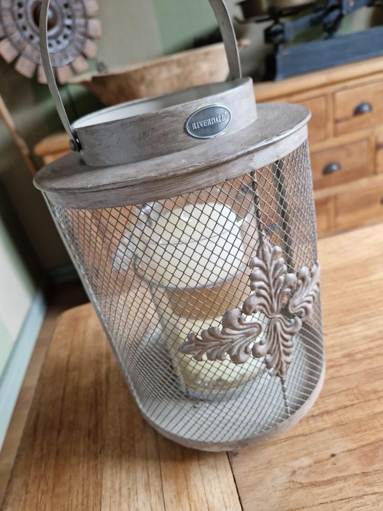 Riverdale groot metalen windlicht met kaars, Huis en Inrichting, Woonaccessoires | Kandelaars en Kaarsen, Ophalen of Verzenden