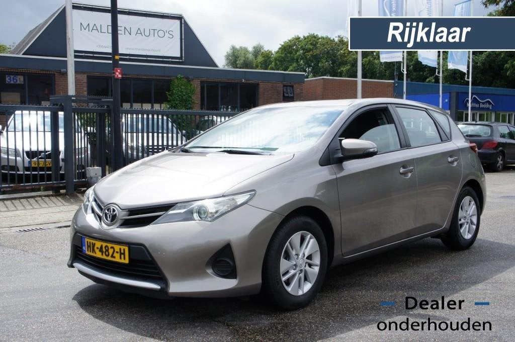 Toyota AURIS 1.3 COMFORT TREKHAAK/CLIMA-AIRCO/CRUISE/CARPLAY, Auto's, Voorwielaandrijving, Euro 5, 450 kg, Gebruikt