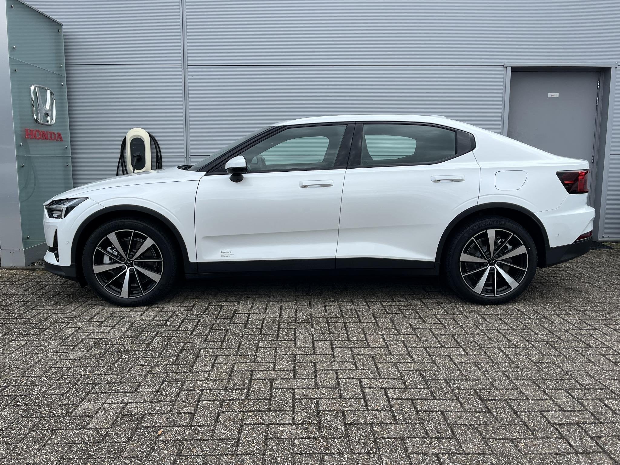 Polestar 2 Long Range Dual Motor Launch Edition 78kWh - SOH, Auto's, Polestar 2, Stof, Gebruikt, Wit