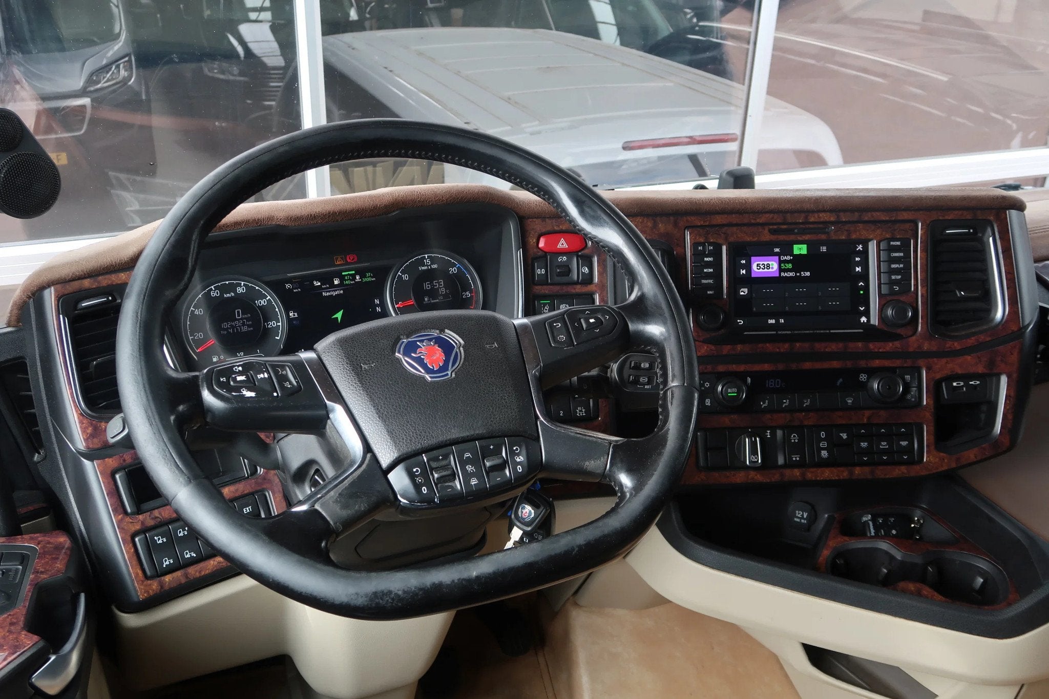 Scania S500 NGS 6X2/4/ FULL AIR/ RETARDER/ PTO (bj 2019), Automaat, Euro 6, Scania, Bruin