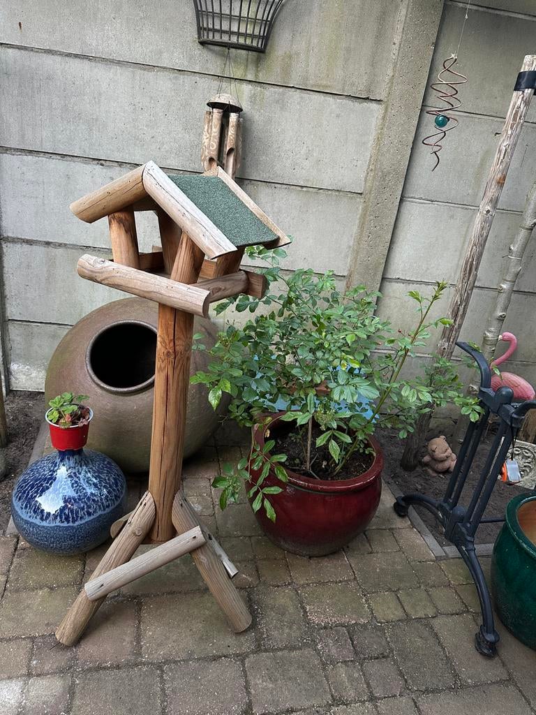 Houten vogelhuisje op standaard, Ophalen, Zo goed als nieuw