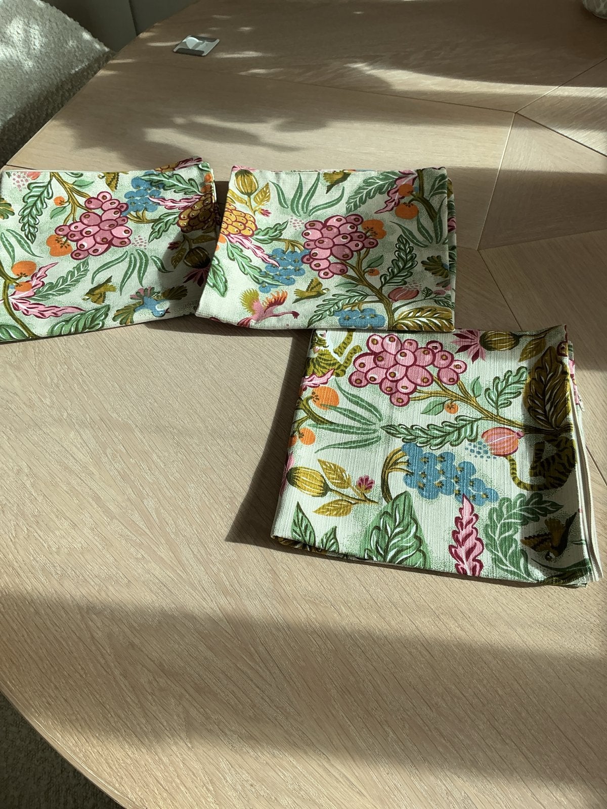 H&M HOME kussenhoezen met bloemenprint - 3 stuks NIEUW, Overige typen, Nieuw, Ophalen of Verzenden, Natuurlijk materiaal
